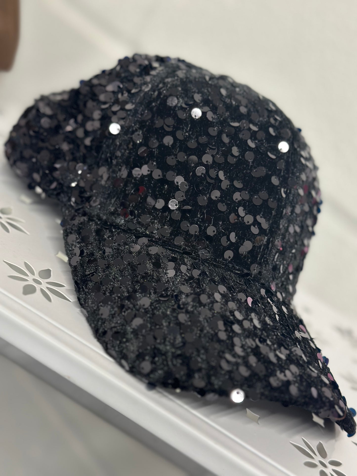 ALEXIS SEQUIN CAP