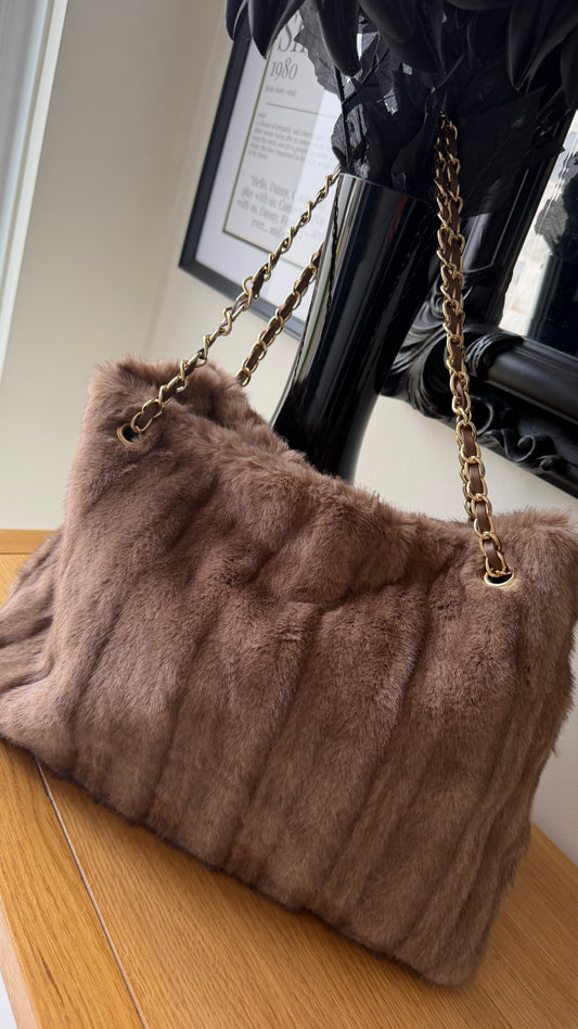 FAUX FUR BAG WITH GOLD CHAIN