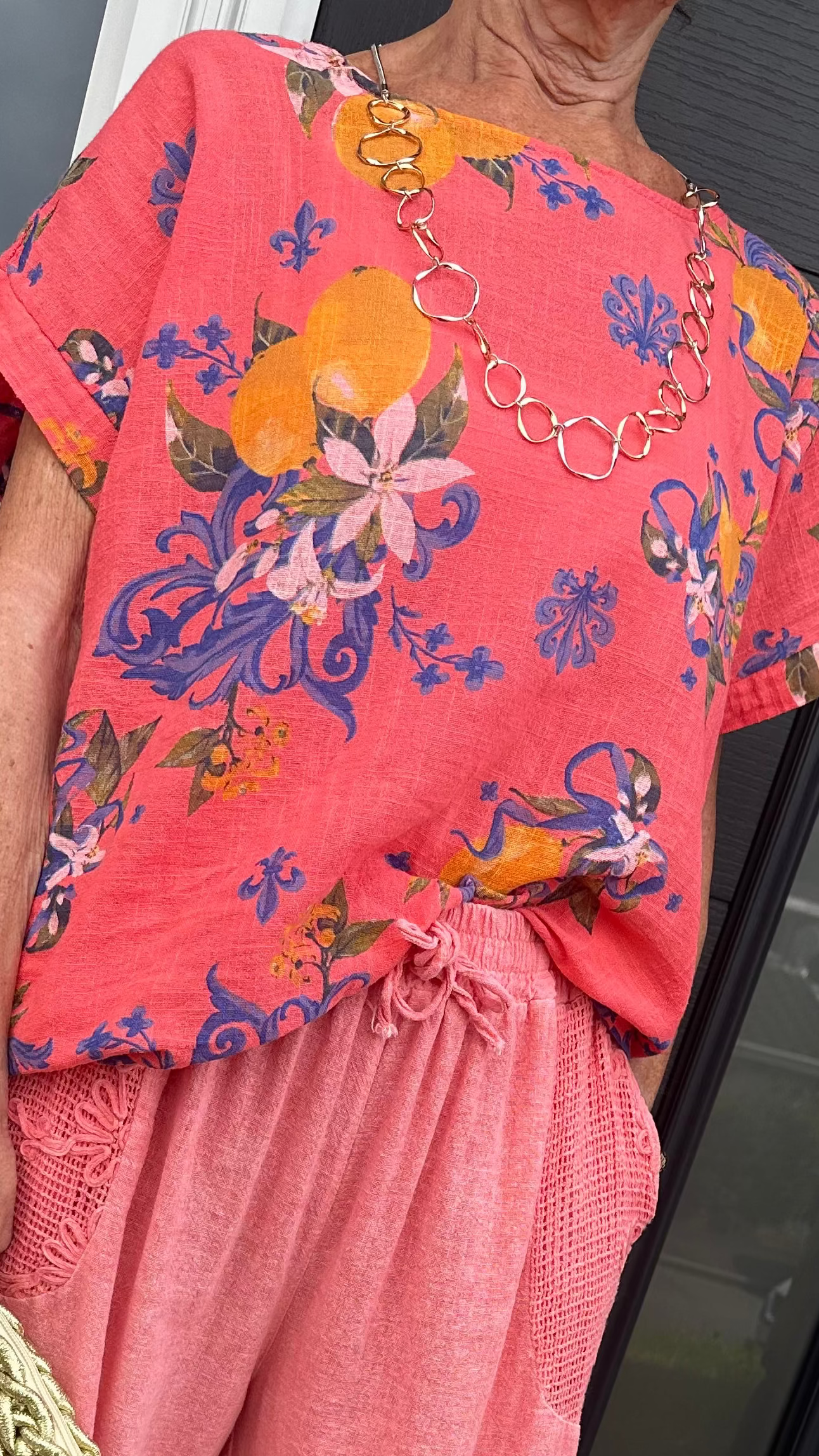THE BELLA TOP WITH NECKLACE